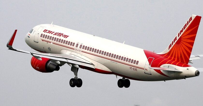 रायपुर पहुंची एयर इंडिया की फ्लाइट में खराबी,घंटों विमान के अंदर फंसे रहे यात्री