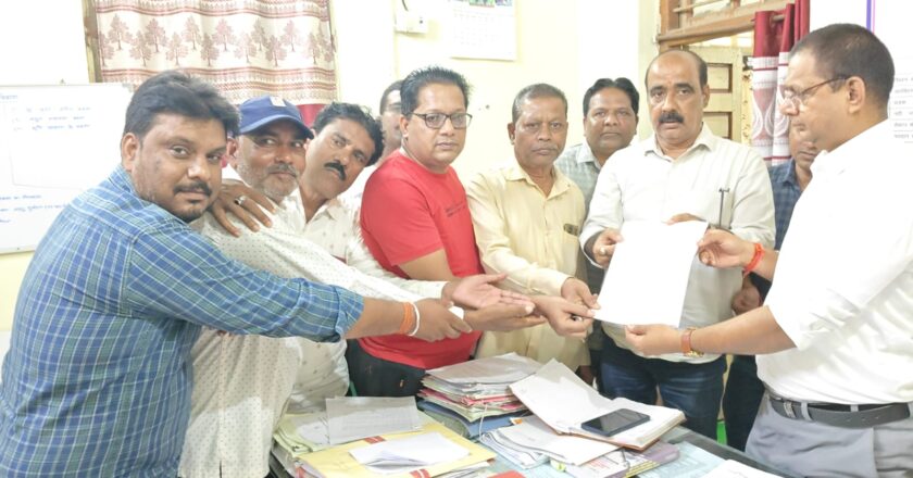 सैकड़ों हस्ताक्षर के साथ सीएम साय के नाम ज्ञापन, खरसिया में ओवरब्रिज निर्माण की मांग तेज, जल्द कार्रवाई नहीं हुई तो होगा आंदोलन