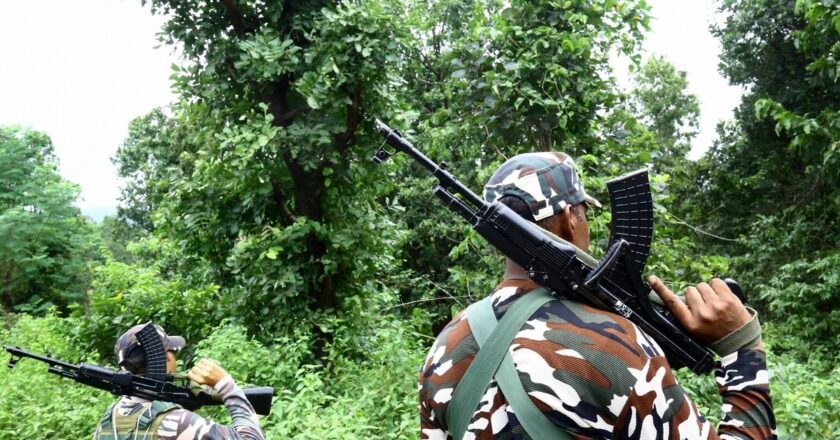 1 करोड़ के इनाम नक्सली के एनकाउंटर के बाद फिर शुरू हुई मुठभेड़, गरियाबंद में 3 टीमें बरसा रहीं दनादन गोलियां