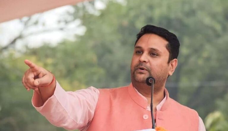 उमेश पटेल के सोशल मीडिया पोस्ट पर मचा बवाल.. ‘भाजपा ने दिया श्राप, याद आ रही कांग्रेस सरकार’.. पढ़िए क्या है ये मुद्दा जिससे सीधा जुड़ रही पब्लिक