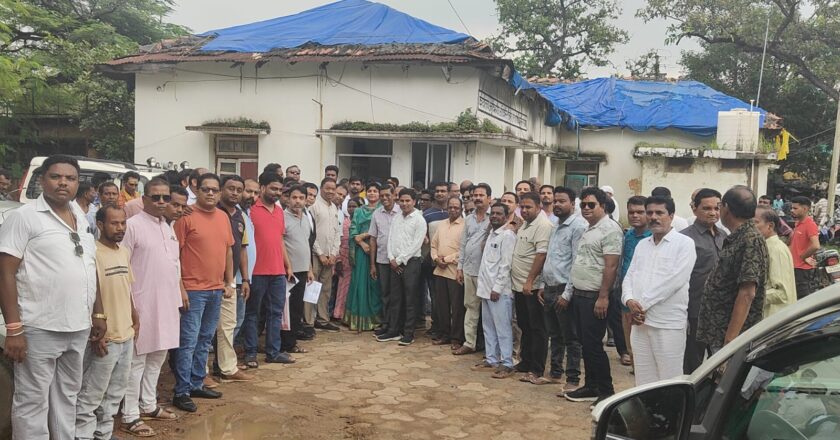 खाद आपूर्ति में देरी बर्दाश्त नहीं : खरसिया कांग्रेस ने किसानों के साथ मिलकर प्रशासन को सौंपा ज्ञापन, न मिलने पर आंदोलन का अल्टीमेटम