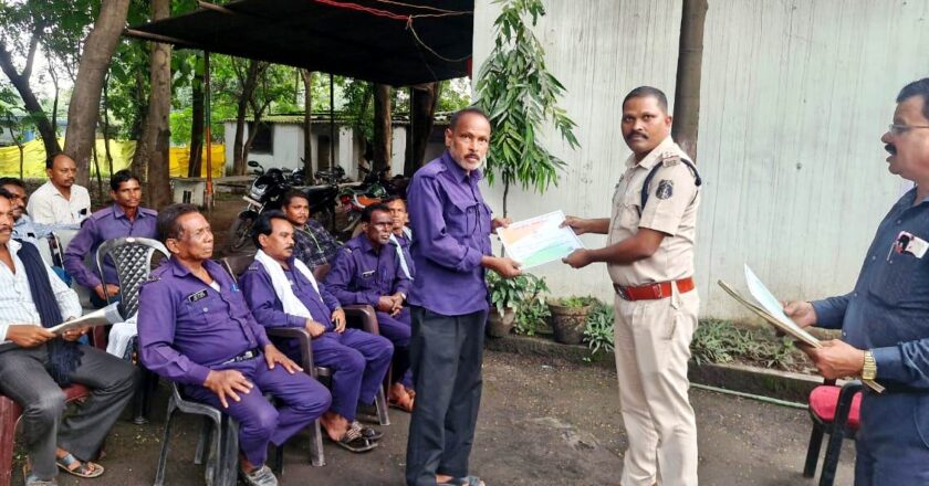 कोतवाली थाना प्रभारी ने ली थानाक्षेत्र के जनप्रतिनिधियों की बैठक, उत्कृष्ट कार्य करने वालों को किया सम्मानित