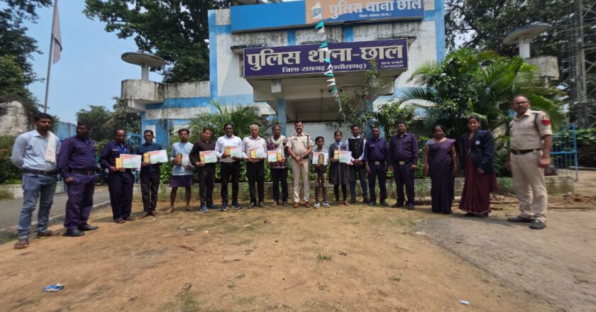 छाल और जूटमिल पुलिस ने शिक्षकों, छात्रों और समाजसेवियों को किया सम्मानित