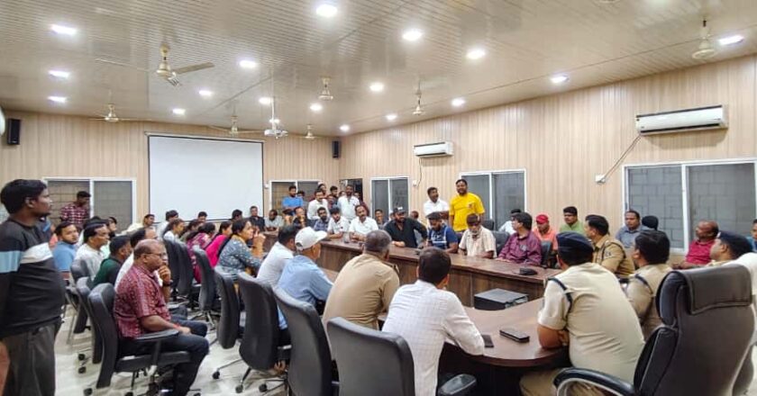 दुर्गा उत्सव को लेकर पुलिस कंट्रोल रूम में शांति समिति की बैठक, पुलिस-प्रशासन ने आयोजक समितियों को दिए आवश्यक निर्देश