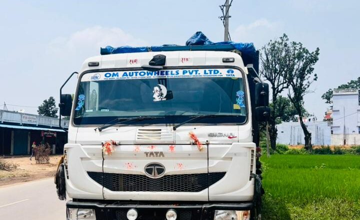 Raigarh Breaking : अवैध रेत परिवहन करते हाइवा को माइनिंग अफसरों ने पकड़ा, मामला घरघोड़ा के सत्ता पक्ष के नेता से जुड़ा!