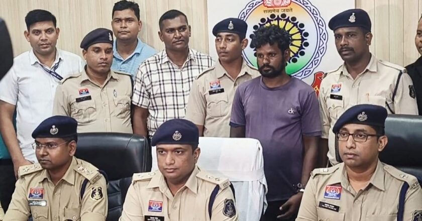 खरसिया ठुसेकेला हत्याकांड का पुलिस ने 48 घंटे में किया खुलासा, पड़ोसी और नाबालिग गिरफ्तार