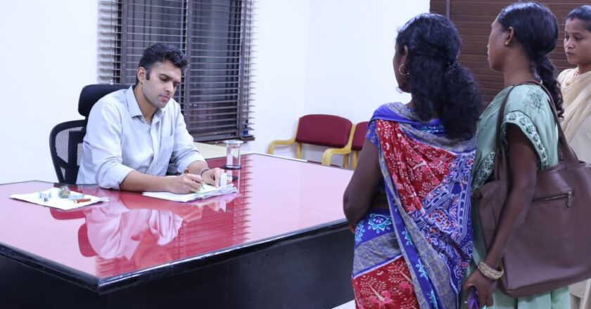 जनदर्शन: ग्रामीण एवं शहरी क्षेत्रों से पहुंचे आवेदकों ने सुनाई अपनी समस्या