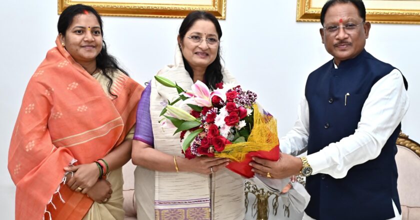 मुख्यमंत्री श्री विष्णु देव साय से केंद्रीय महिला एवं बाल विकास मंत्री श्रीमती अन्नपूर्णा देवी ने की सौजन्य भेंट