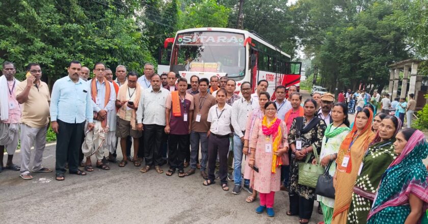 श्रीरामलला दर्शन योजना : रायगढ़ जिले के 110 तीर्थयात्री अयोध्या धाम के लिए रवाना