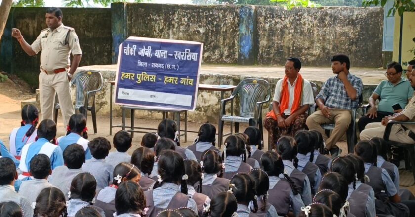 स्कूलों में जागरूकता कार्यक्रम, चौकी प्रभारी जोबी ने छात्रों को दी साइबर अपराध और महिला सुरक्षा की जानकारी