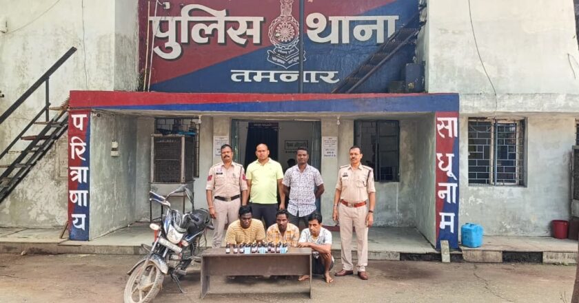 तमनार पुलिस ने नशे के लिए नशीली दवाएं बेचने वाले तीन आरोपियों को किया गिरफ्तार