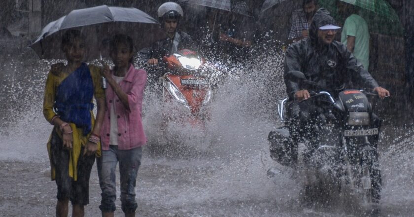 छत्तीसगढ़ के 11 जिलों में भारी बारिश की चेतावनी, मौसम विभाग ने जारी किया ऑरेंज और येलो अलर्ट