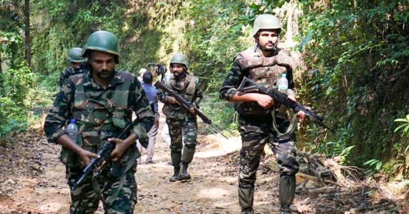 छत्तीसगढ़ के सुकमा में 1 लाख रुपए के इनामी समेत पांच नक्सली गिरफ्तार, भारी मात्रा में विस्फोटक बरामद