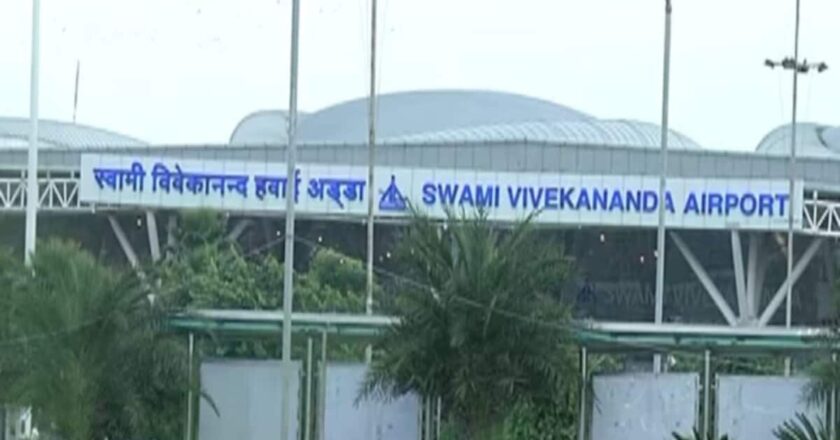 छत्तीसगढ़ में रायपुर एयरपोर्ट पर बिजली गिरने से आई तकनीकी खराबी, कई उड़ानों को किया गया डायवर्ट