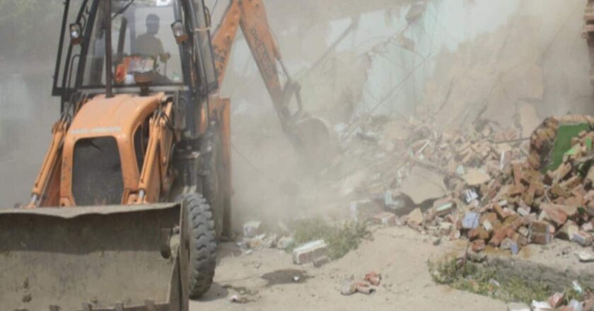 रायपुर में गांजा तस्करों पर एक्शन, 15 ठिकानों पर गरजा बुलडोजर, 60 गिरफ्तार