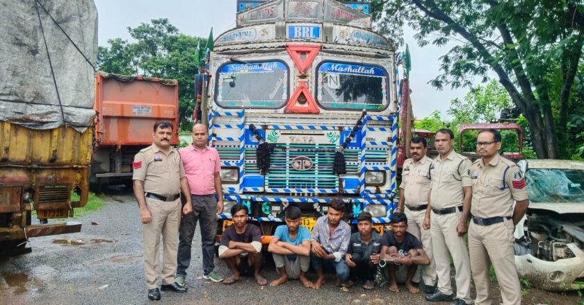 कोतरारोड़ पुलिस की बड़ी कामयाबी : 14 चक्का ट्रक चोरी का 24 घंटे के भीतर खुलासा, पांच आरोपी गिरफ्तार