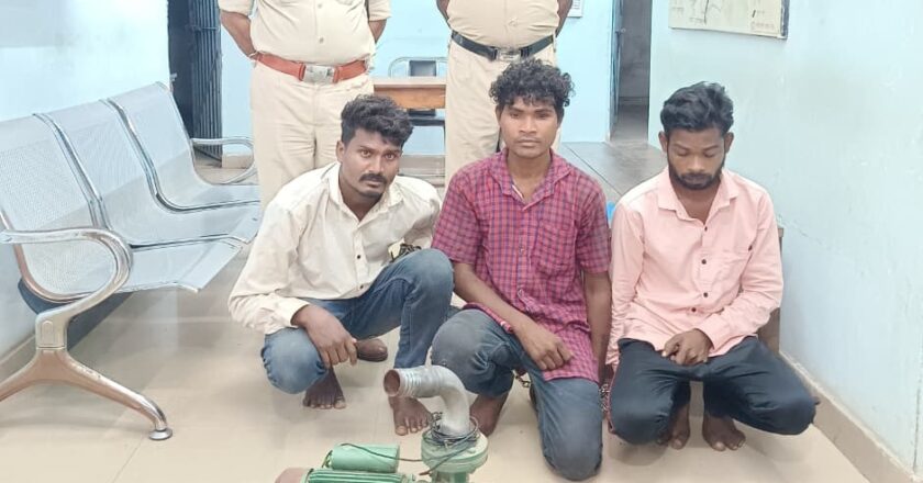 घरघोड़ा पुलिस की  कार्रवाई में तीन चोर गिरफ्तार – 50 हजार का माल बरामद, संगठित अपराध की धाराओं में भेजे गए रिमांड पर