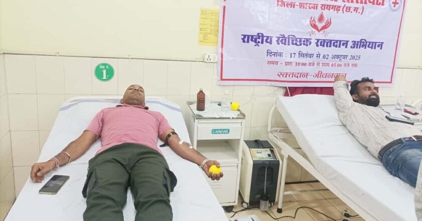 रेडक्रॉस द्वारा स्वैच्छिक रक्तदान शिविर में 81 यूनिट रक्त संग्रहित