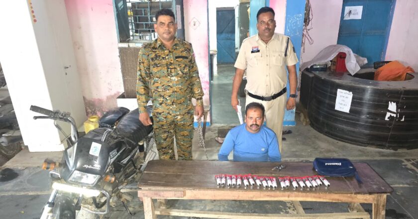 जूटमिल पुलिस ने नाबालिगों को नशे के लिए सुलेशन बेचने वाले व्यक्ति को गिरफ्तार किया