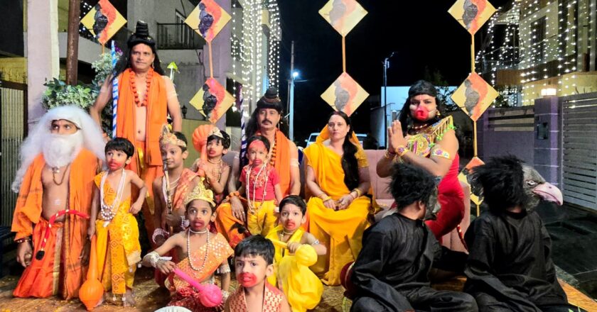 खरसिया के छपरिगंज में धूमधाम के साथ रावण दहन, जमकर हुई आतिशबाजी