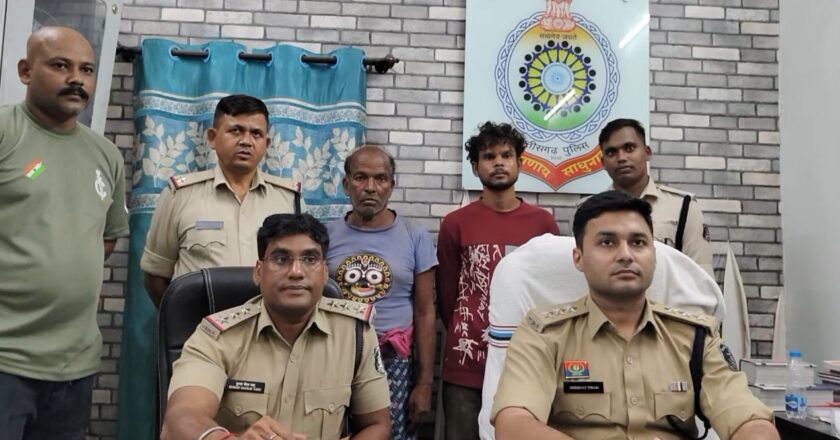 रायकेरा दोहरे हत्याकांड का 24 घंटे में खुलासा, घरघोड़ा पुलिस ने पिता की हत्या करने वाले बेटे समेत दो को किया गिरफ्तार