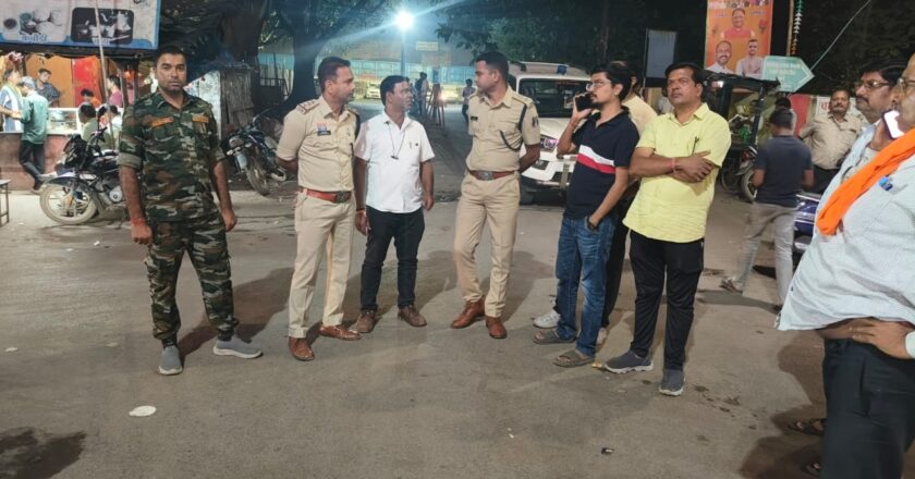 नागरिक सुरक्षा में जनसहभागिता : हेल्पिंग हैंड्स क्लब फाउंडेशन ने पुलिस के साथ मिलकर खरसिया स्टेशन चौक में लगाया हाई-टेक कैमरा