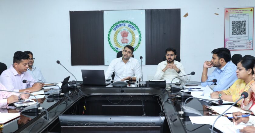 सीएम कॉन्फ्रेंस के निर्देशों का अक्षरशः पालन सुनिश्चित करें-कलेक्टर मयंक चतुर्वेदी