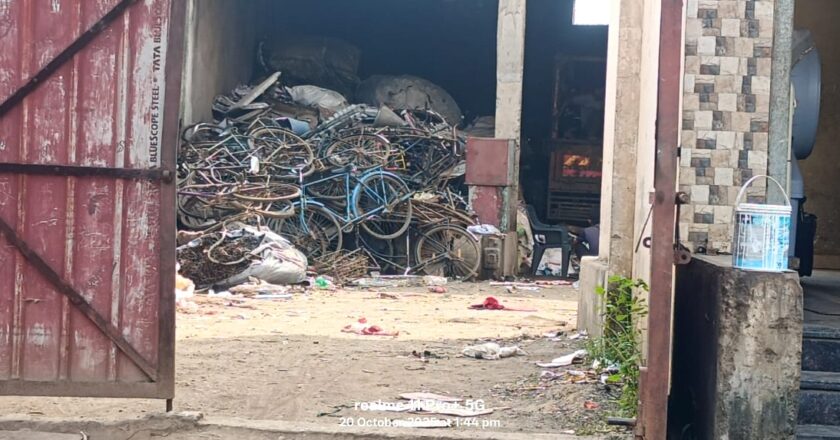 खरसिया में खुलेआम फल-फूल रहा कबाड़ का गोरखधंधा, पुलिस की चुप्पी पर उठ रहे सवाल