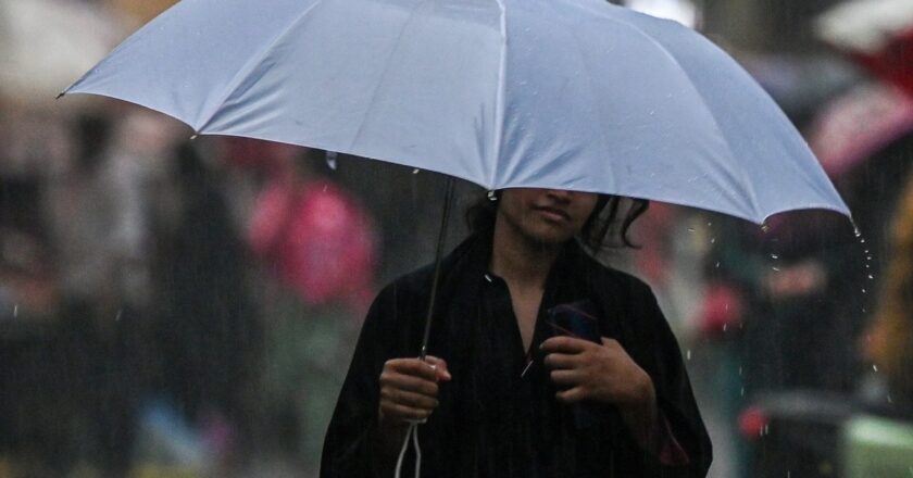 कमजोर पड़ गया ‘मोंथा’, लेकिन असर बरकरार; जाते-जाते छत्तीसगढ़ के इन जिलों को जाएगा भिगोएगा