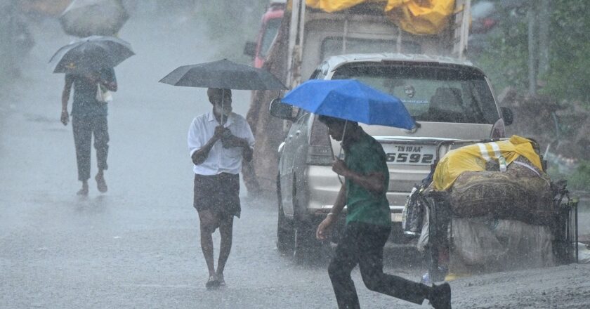 छत्तीसगढ़ में चक्रवात ‘मोंथा’ का दिखा असर, 27 जिलों में ऑरेंज-येलो अलर्ट जारी; जानिए लोकेशन