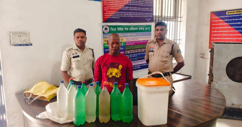 टिकरापारा में अवैध शराब पर कोतवाली पुलिस की कार्रवाई, 25 लीटर महुआ शराब के साथ एक गिरफ्तार