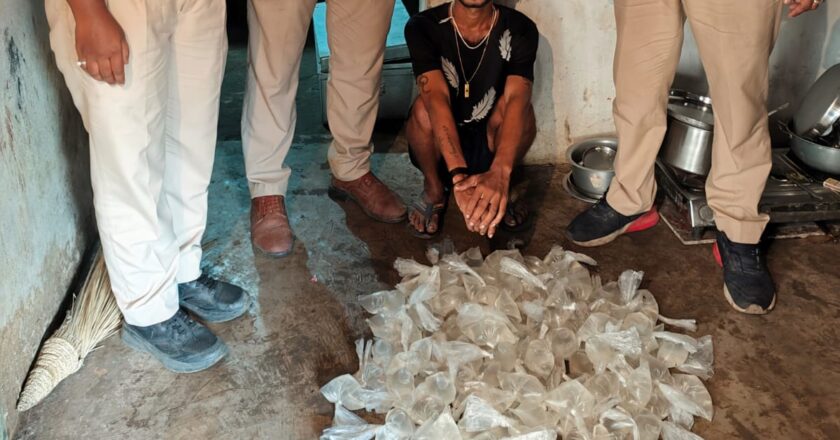 गेरवानी में आबकारी विभाग की कार्रवाई,18.720 लीटर अवैध महुआ शराब जब्त, एक आरोपी गिरफ्तार