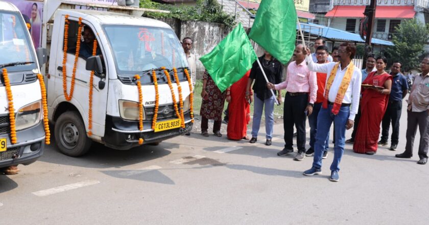 महापौर ने पोषण रथ को हरी झंडी दिखाकर किया रवाना
