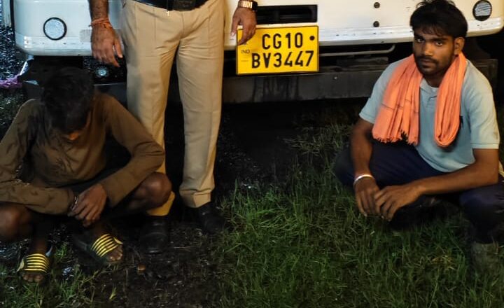 कोतरारोड़ पुलिस की बड़ी कार्यवाही: 20 टन अवैध स्क्रैप के साथ दो आरोपी गिरफ्तार, माजदा वाहन भी जब्त