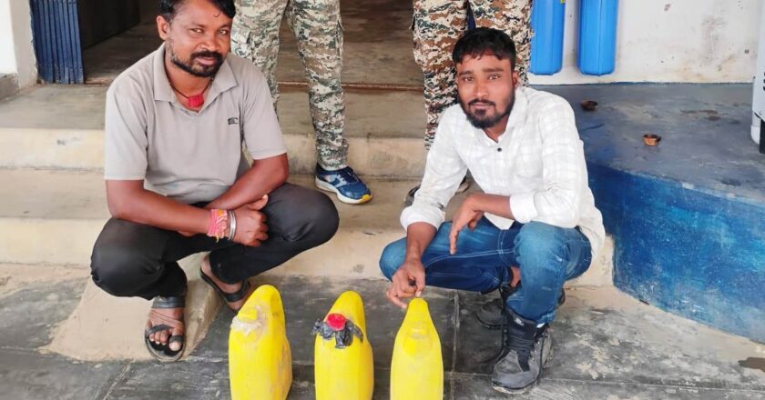 जोबी पुलिस की अवैध शराब पर लगातार कार्रवाई : खम्हार में 15 लीटर महुआ शराब जब्त, दो आरोपी गिरफ्तार