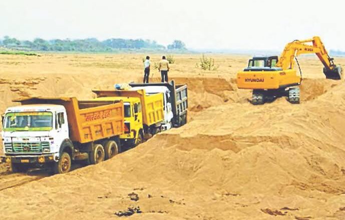 रायगढ़ में ‘ऑनलाइन रेत क्रांति’: जिले की 6 बड़ी खदानों की ई-नीलामी का ऐलान! जानिए – कब से शुरू होगी बोली और कौन से दस्तावेज़ हैं जरूरी?