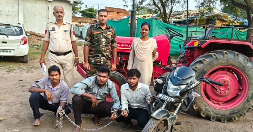 खरसिया पुलिस की बड़ी सफलता : चोरी हुआ ट्रैक्टर महज़ 48 घंटे में बरामद — तीन आरोपी गिरफ्तार, मोटरसाइकिल भी जब्त
