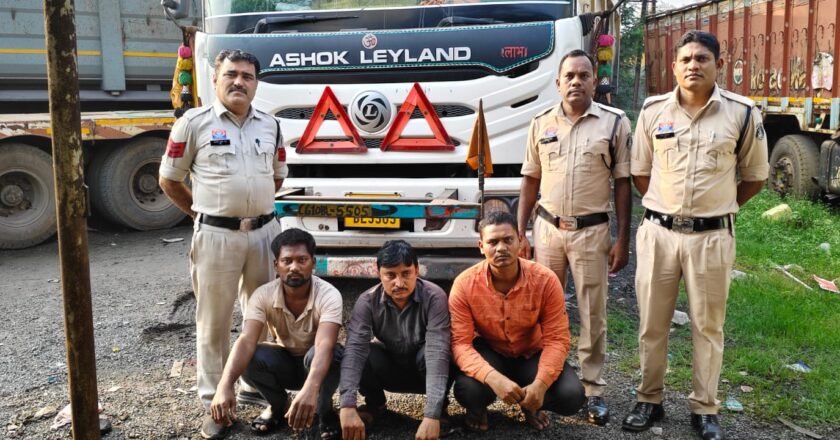 जेएसपीएल यार्ड से लाखों का वेस्ट मटेरियल चोरी, कोतररोड़ पुलिस ने तीन आरोपियों को पकड़ा, दो ट्रेलर, तीन मोबाइल और 3.6 टन वेस्ट मटेरियल जप्त