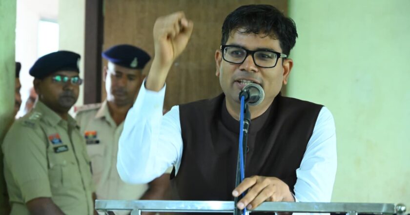 वित्त मंत्री ओपी चौधरी पहुंचे पुलिस लाइन रायगढ़, “अग्निवीर” अभ्यर्थियों से किये संवाद- राष्ट्रसेवा और अनुशासन की भावना को बताया सफलता का मूल मंत्र