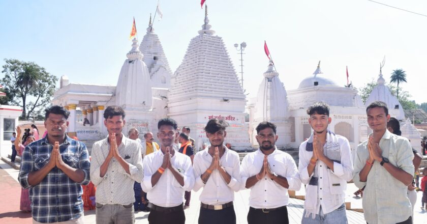 ग्राम दर्रामुड़ा के युवाओं की अमरकंटक यात्रा अविस्मरणीय — गिरीश राठिया ने कहा, “आस्था और प्रकृति ने दी नई ऊर्जा”
