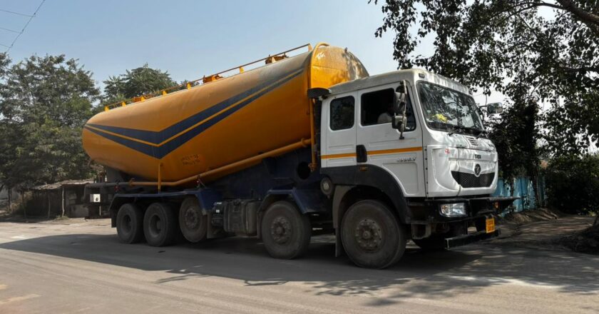 PMGSY की सड़क पर ट्रांसपोर्टर Durga Gypsum Venture Private Limited के बेलगाम फ्लाई ऐश वाहनों का आतंक, बिंजकोट–दर्रामुड़ा मार्ग पर ग्रामीणों में बढ़ता जनाक्रोश, स्कूली बच्चों और राहगीरों की सुरक्षा पर गंभीर खतरा