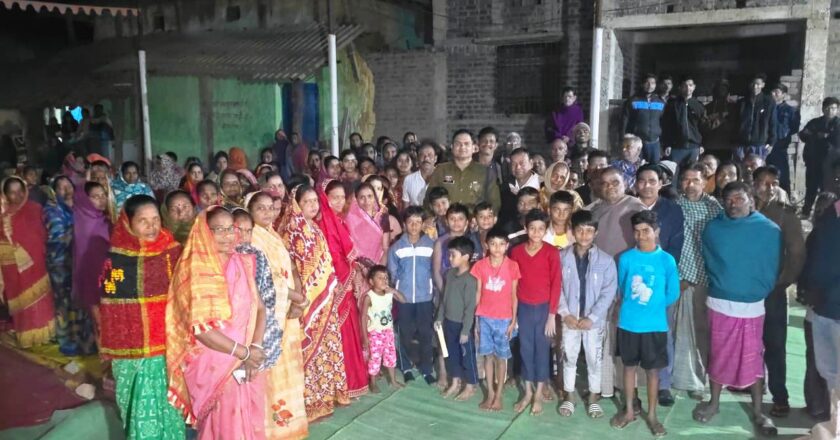 जूटमिल पुलिस ने डुमरमुड़ा में लगाया साइबर जनचौपाल, थाना प्रभारी ने ग्रामीणों को ठगी के नए तरीकों से किया सावधान