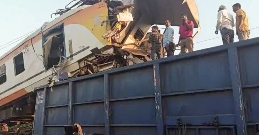 छत्तीसगढ़ ट्रेन हादसे में 2 साल के बच्चे ने मां-बाप व नानी को खोया,वॉट्सअप मैसेज ने कराई परिजनों की पहचान