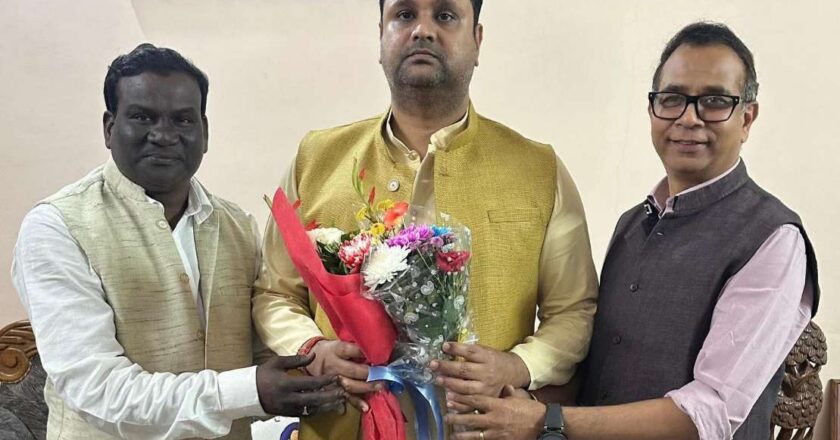 नवनियुक्त जिला कांग्रेस अध्यक्षों ने विधायक उमेश पटेल से की सौजन्य भेंट