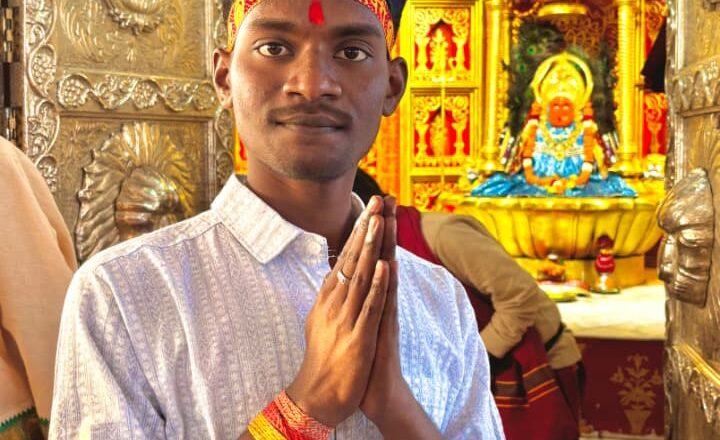 डोंगरगढ़ पहुंचकर गिरीश राठिया ने जन्मदिन पर लिया मां बम्लेश्वरी देवी का आशीर्वाद