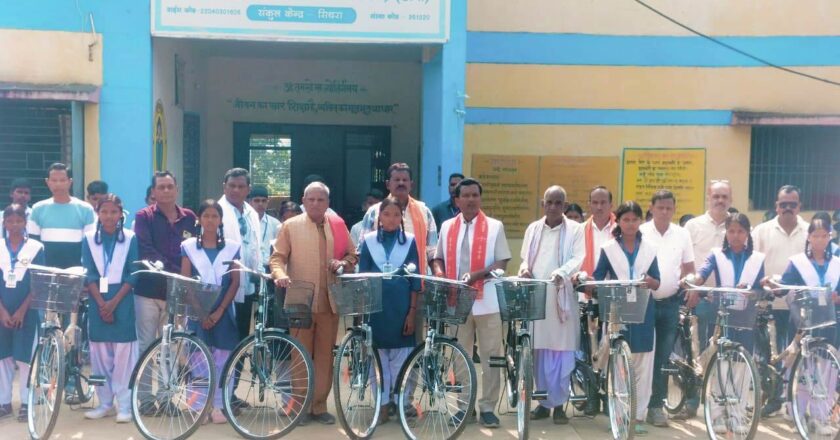 शासकीय हाईस्कूल सिथरा की 24 छात्राओं को मिली साइकिलें