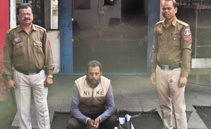 भूपदेवपुर में अवैध शराब के खिलाफ कार्रवाई जारी, ग्राम दर्री में शराब रेड कर अवैध शराब बेचते युवक को पकड़ा