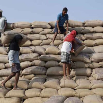 धान बेचने और रकबा समर्पण में रायगढ़ जिला अव्वल, किसानों ने धान खरीदी की पारदर्शिता पर जताया भरोसा