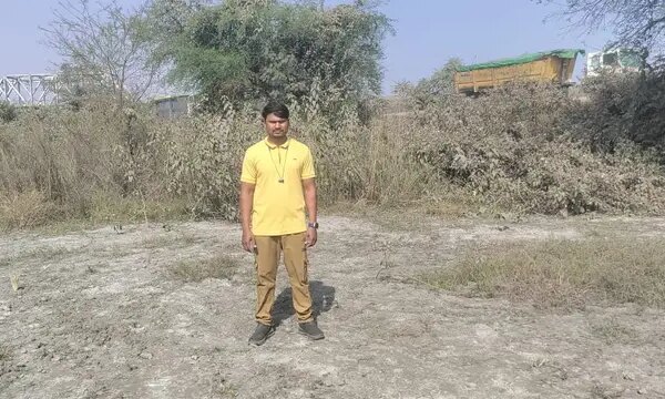 कोटवारी जमीन में जबरन पाट दिया फ्लाईएश, कोटवार ने की कार्यवाही की मांग