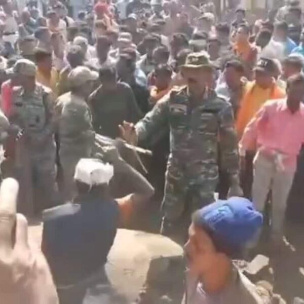 छत्तीसगढ़ के कांकेर में कब्र से छेड़छाड़ के बाद तनाव, TI समेत कई पुलिसकर्मियों के घायल होने की खबर